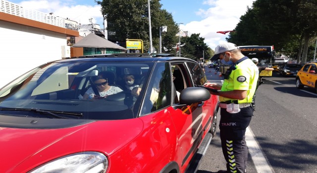 İstanbulda polis ekiplerinden bayram denetimi