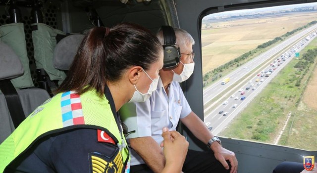 Jandarma Genel Komutanı Çetin, helikopterle trafik denetimi yaptı