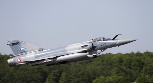 Malide Fransaya ait savaş uçağı düştü