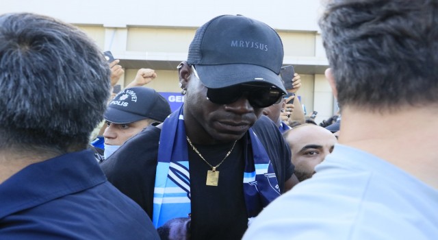 Mario Balotelliye Adanada coşkulu karşılama