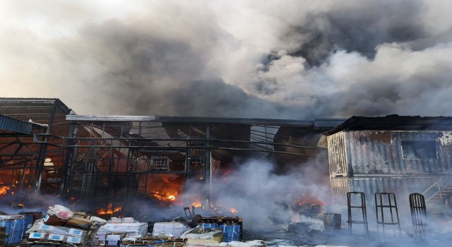 Mersin-Tarsus Organize Sanayi Bölgesinde fabrika yangını
