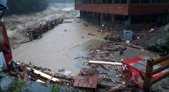 Meteorolojiden Trabzon, Rize ve Artvin için şiddetli yağış uyarısı