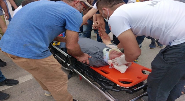Osmaneli ‘de kamyonet ile motosiklet çarpıştı: 1 yaralı