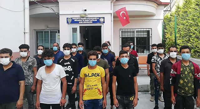 Osmaniye’de, 14 kişilik minibüsten, 20 kaçak çıktı