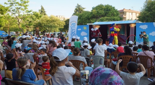 (Özel) Hamburger karavanından Karavan Tiyatroya