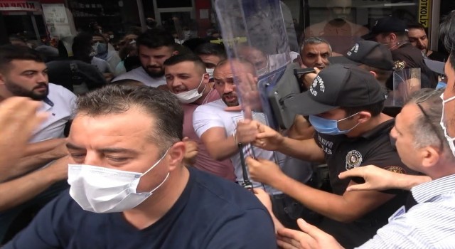 Sahte marka baskını yapan polisle esnaf arasında gerginlik: 5 gözaltı