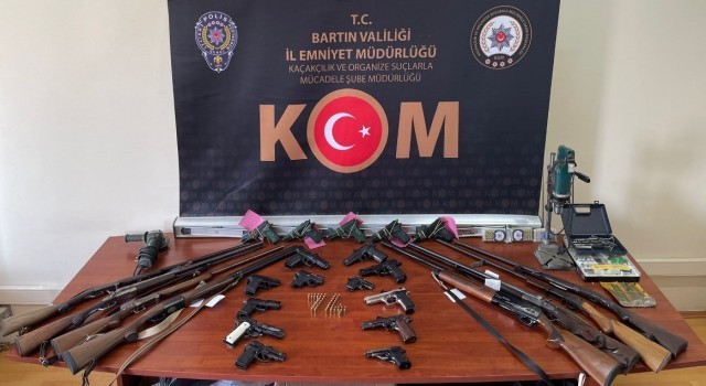 Silah tacirlerine operasyon: 3 kişi tutuklandı