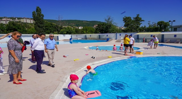 Su eğlence dünyasındaki çocuklarla bir araya geldi