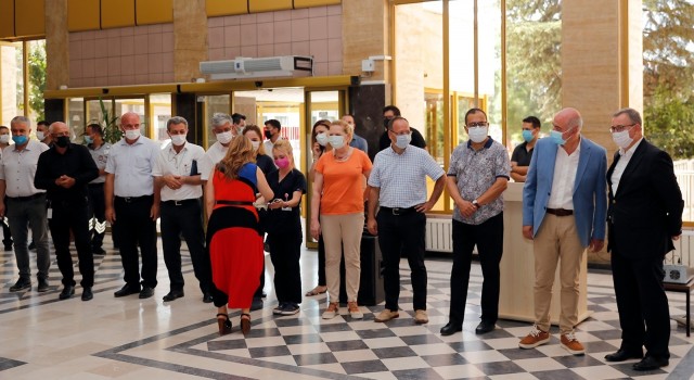 Tabakoğlu, sağlık çalışanları ile bayramlaştı