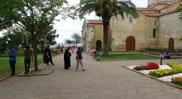 Trabzondaki Ayasofya Camiinde bayramda ziyaretçi sayısı üç katına çıktı