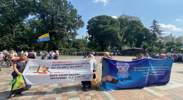 Ukraynada zam isteyen gaziler Meclis binasını bastı
