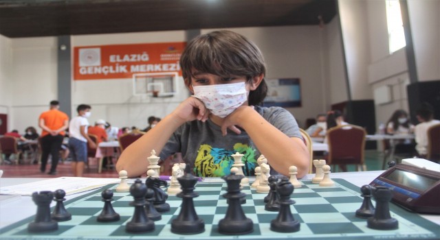 Elazığda Türkiye Yıldızlar ve Çocuklar Satranç Turnuvası başladı
