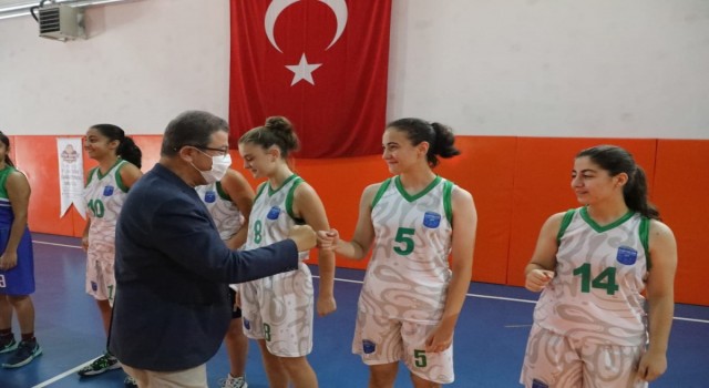 Eyüpsultan Yaz Spor Okullarında basketbol turnuvası heyecanı yaşandı
