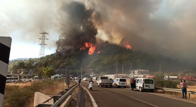 Marmaris Hisarönü tahliye ediliyor