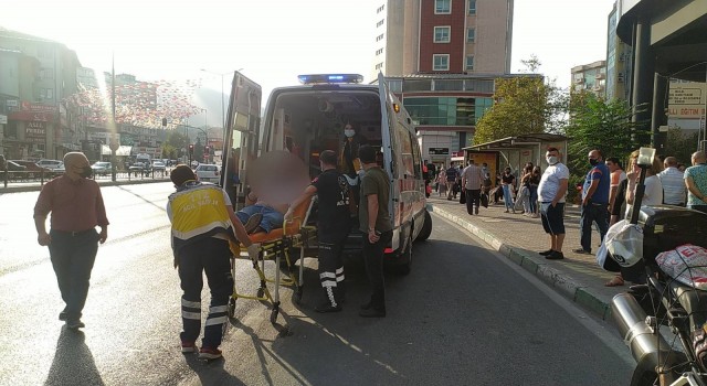 Bursada taksici ile yolcu arasında çıkan kavgada şoför bıçakla yaralandı