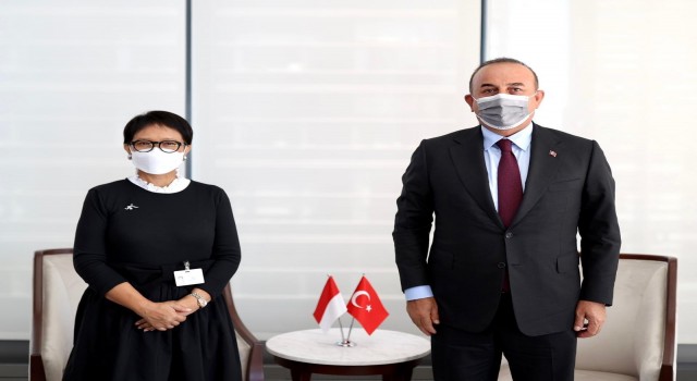 Dışişleri Bakanı Çavuşoğlu, Endonezya Dışişleri Bakanı Marsudi ile bir araya geldi
