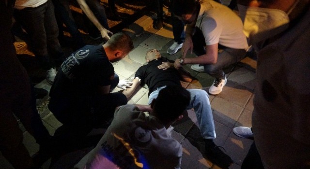Diyarbakırda yol kenarındaki 2 genç silahlı saldırıya uğradı