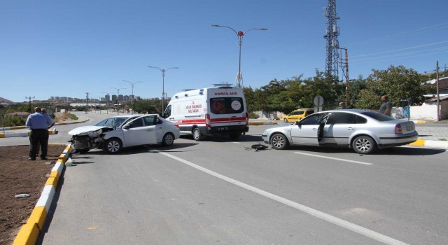 Elazığda trafik kazası: 2 yaralı