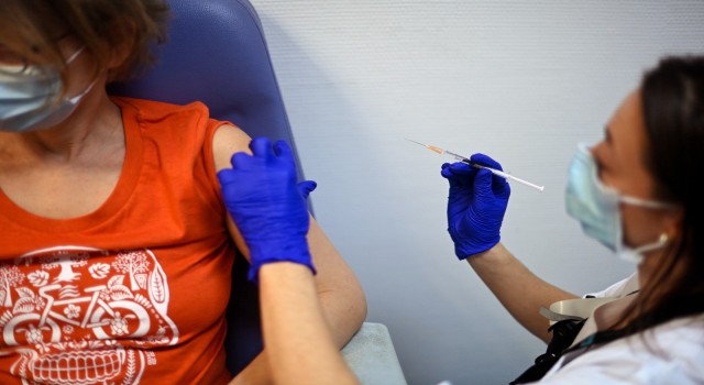 Fransada Covid-19 aşısı olmayan yaklaşık 3 bin sağlık çalışanı işten uzaklaştırıldı