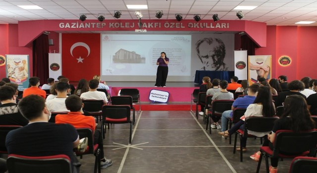 Kolej öğrencilerine farkındalık semineri