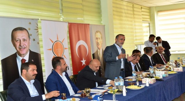 Milletvekili Kiler ve Taşar Ahlatta muhtarlarla buluştu