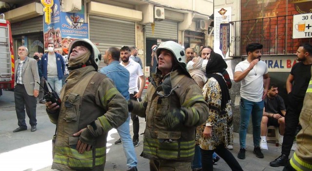 (ÖZEL) İstiklal Caddesinde yangın paniği