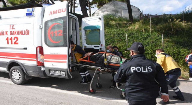 Sinopta motosiklet devrildi sürücü yaralandı