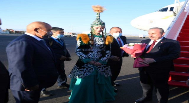 TBMM Başkanı Şentop, Türkistanda Hoca Ahmet Yesevi Türbesini ziyaret etti