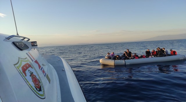 Yunanistanın geri ittiği 49 düzensiz göçmen kurtarıldı