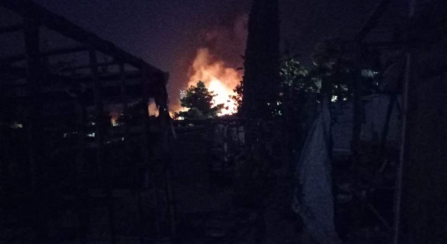 Yunanistanın Sisam Adasındaki göçmen kampında yangın