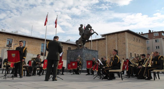 3. Ordu Komutanlığı Bando takımı Bayburtta halka konser verdi