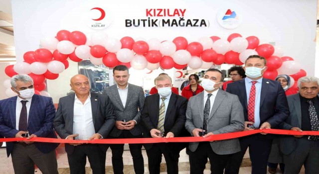 AİÇÜde Kızılay giyim mağazası açıldı