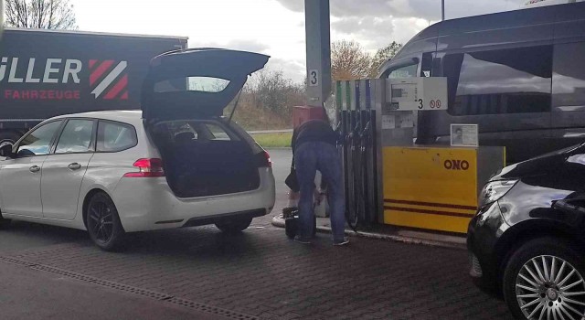 Almanlar, Çekyadaki benzin istasyonlarında kuyruğa neden oluyor