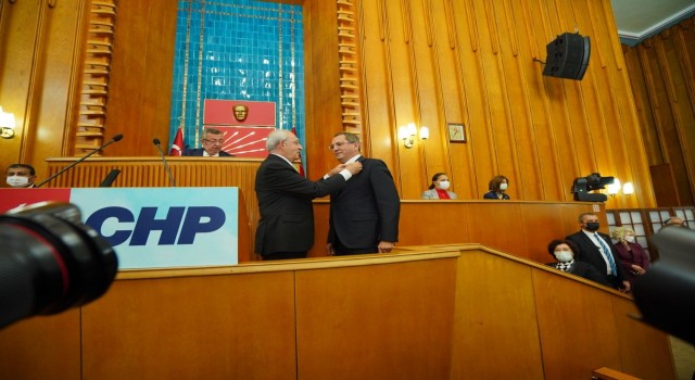 Ayvalık Belediye Başkanı Mesut Ergin, Cumhuriyet Halk Partisine geçti