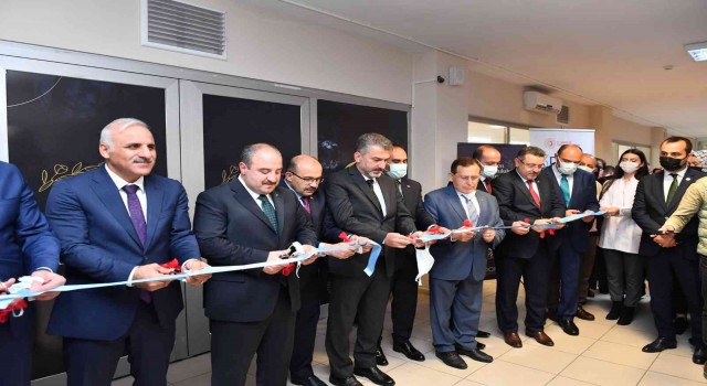 Bakan Varank Trabzonda Kuyumculuk Tasarım Merkezini hizmete açtı