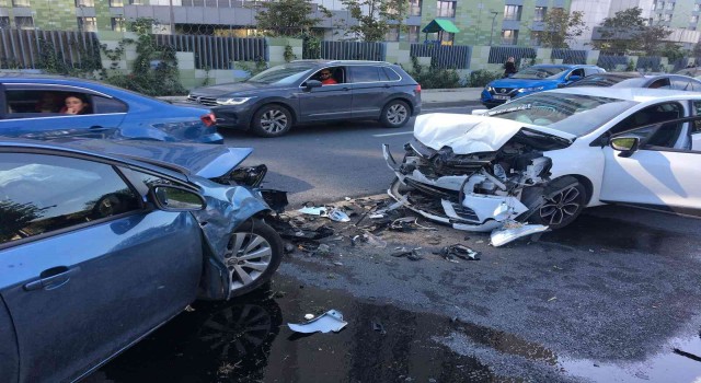 Bakırköyde trafik kazası: 2 yaralı