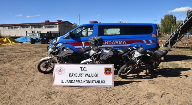 Bayburtta motosiklet hırsızı 4 kişi tutuklandı