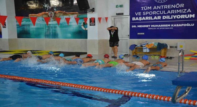 Bigada Yarı Olimpik Yüzme Havuzuna yoğun ilgi