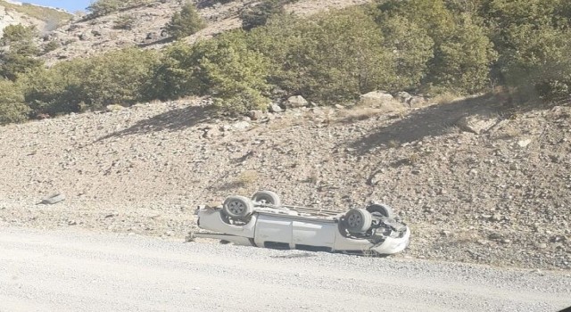Bingölde otomobil takla attı: 1 ölü, 2 yaralı
