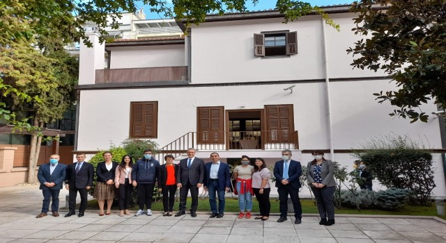 BioNTechin kurucu ortakları Özlem Türeci ve Uğur Şahin Selanikte Atatürk Evini ziyaret etti