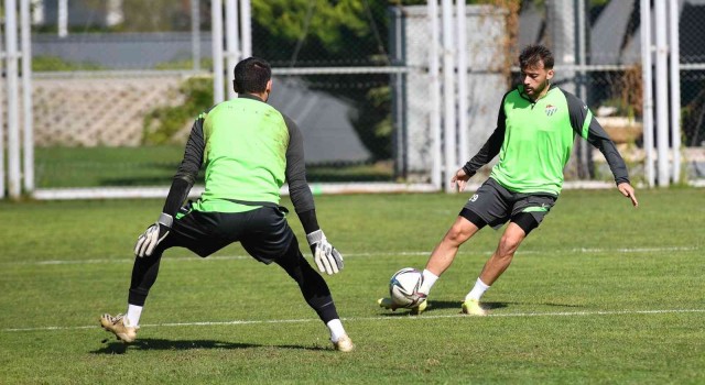 Bursasporda Balıkesirspor maçı hazırlıkları devam ediyor