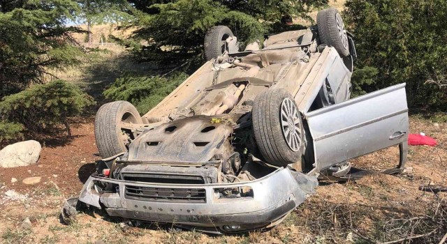 Defalarca takla attı, ağaca çarparak durabildi: 1 polis yaralandı