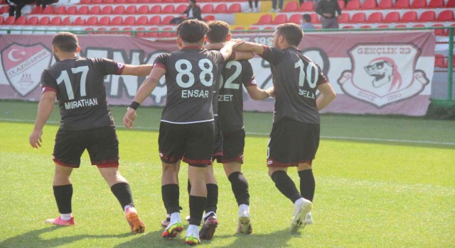 Elazığsporda 3 futbolcu ceza sınırında