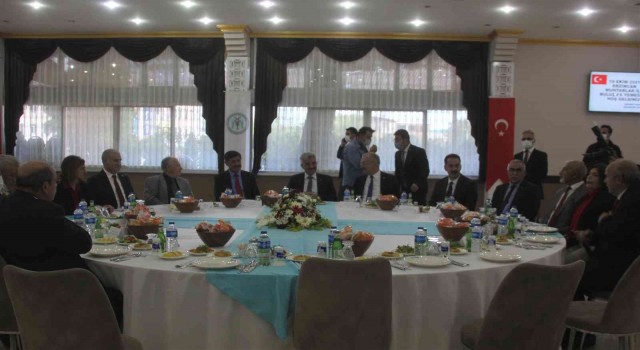 Erzincanda 19 Ekim Muhtarlar Gününe yönelik kutlama yemeği verildi