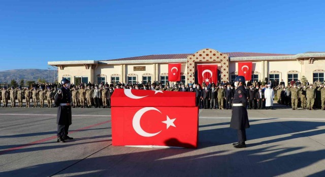 Erzincanda şehit düşen asker dualarla memleketi Erzuruma uğurlandı