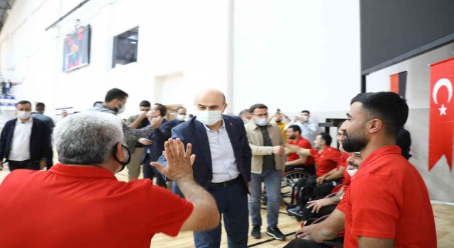 Gençlik ve Spor Bakanı Kasapoğlundan Tekerlekli Sandalye Basketbol takımına destek