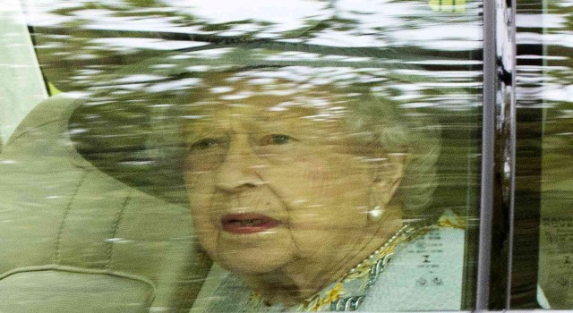 İngiltere Kraliçesi II. Elizabeth yılın yaşlısı ödülünü reddetti
