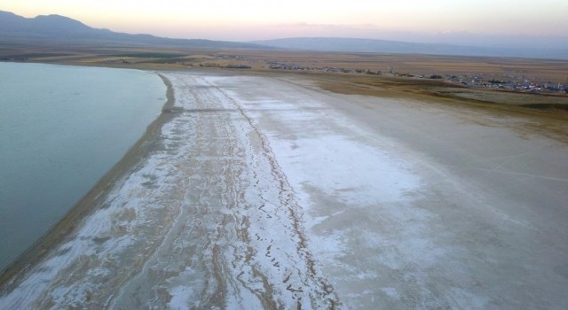 Kuraklık, Arin Gölünün yüzde 15ini kuruttu