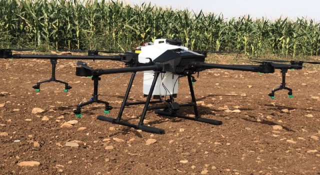 Mardinde drone ile zirai ilaçlama yaparak ürün kaybının önüne geçiliyor