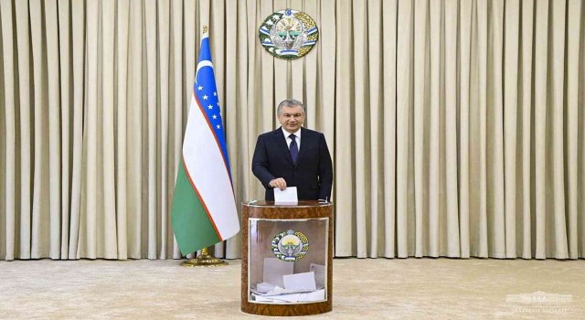 Özbekistanda Mirziyoyev yeniden cumhurbaşkanı seçildi
